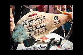 The longest ham sandwich in the world (Huelva)